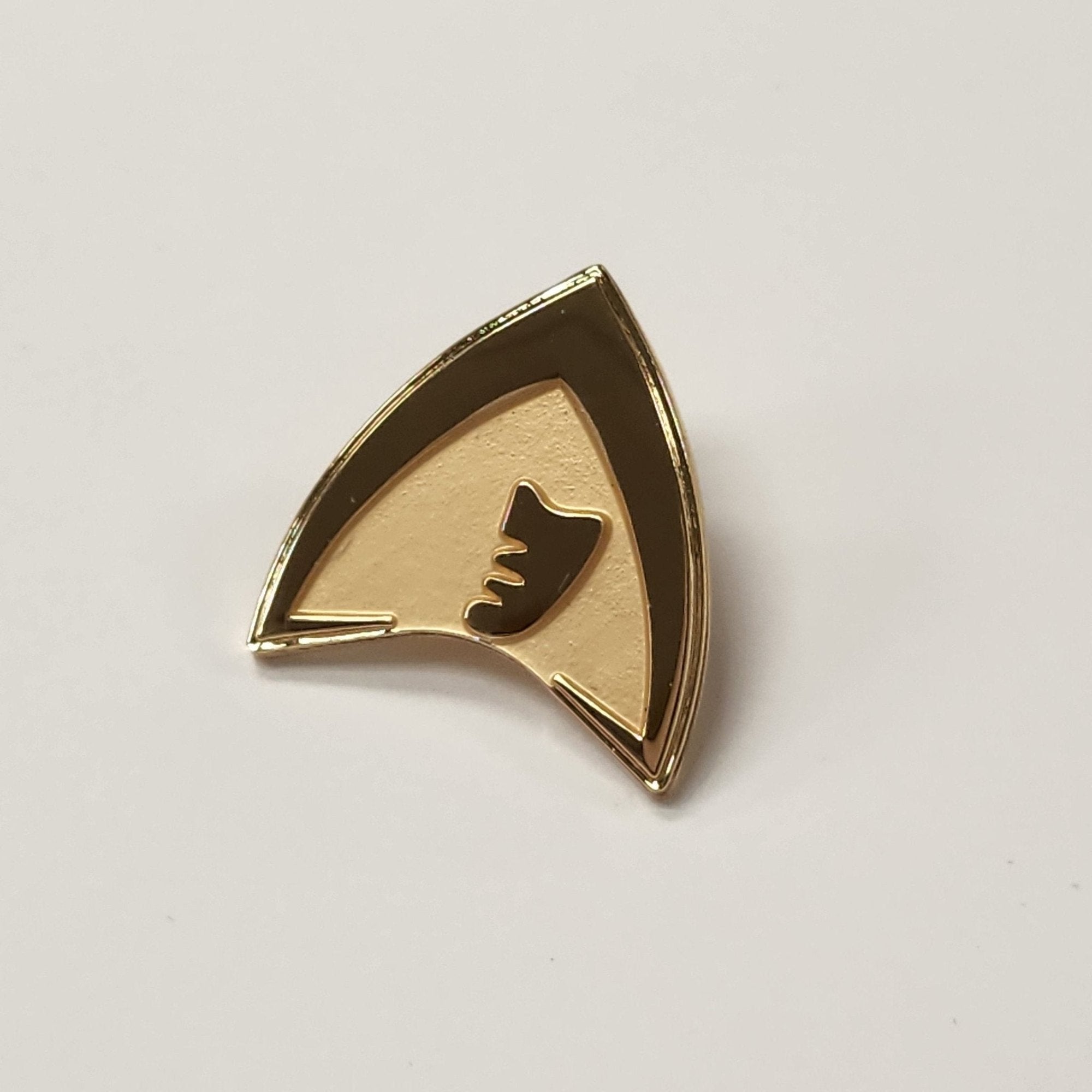 Cloak Pin Badge - Traitors Store